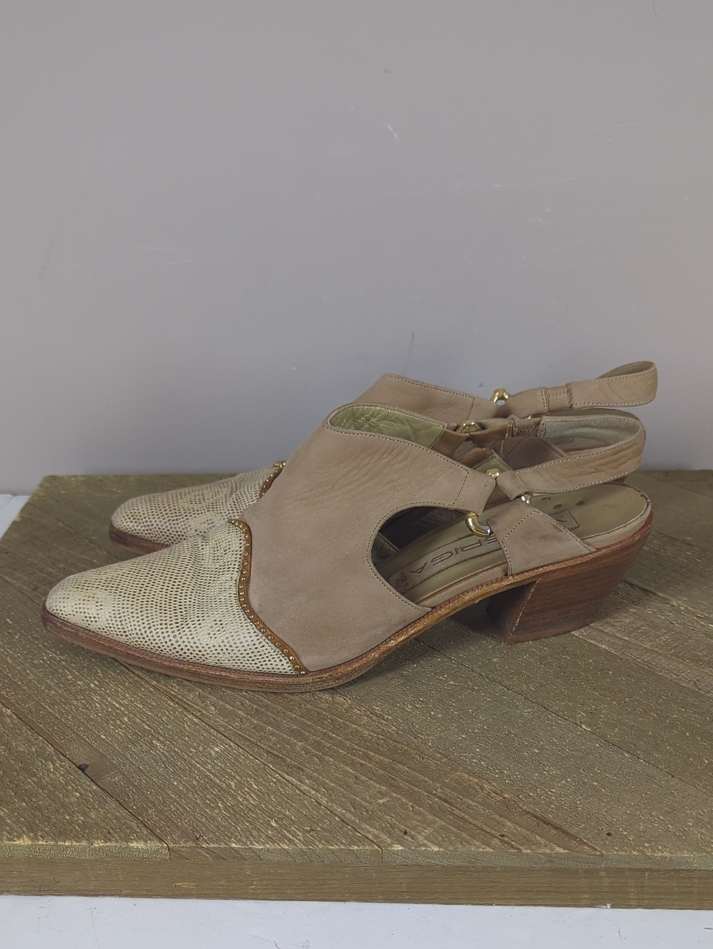 Via Spiga Beige and Cream Cutout Slingback Mules Cowbow Western 7.5